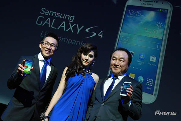 ผู้บริหารซัมซุงโชว์ Samsung Galaxy S4