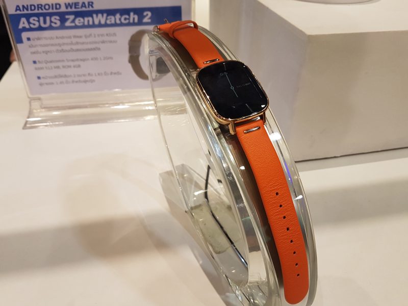 Asus ZenWatch 2 ราคาเริ่มต้นที่ 4,990 บาท ปกติมีเฉพาะให้สั่งซื้อผ่านทางออนไลน์ ในงานนี้มีของจริงให้ซื้อได้เลย