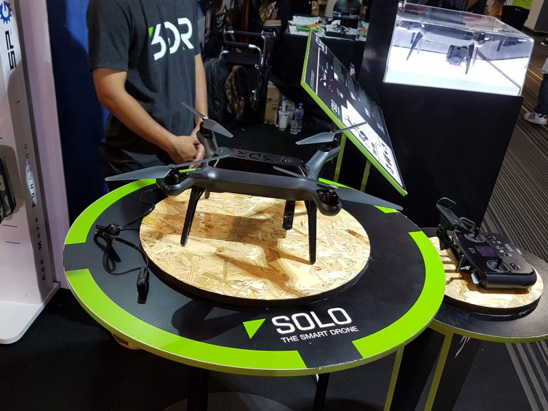 3DR SOLO สมาร์ทโดรนเชื่อมต่อกับสมาร์ทโฟนและสั่งควบคุมการบินได้อัตโนมัติ