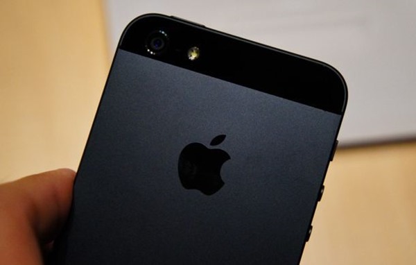 Apple เปิดให้ผู้ใช้งาน iPhone 5 เคลมแบตเตอรี่ฟรี ในกรณีที่มีปัญหาแบตเตอรี่เสื่อม Apple เปิดให้ผู้ใช้งาน Iphone 5 เคลมแบตเตอรี่ฟรี ในกรณีที่มีปัญหาแบตเตอรี่เสื่อม
