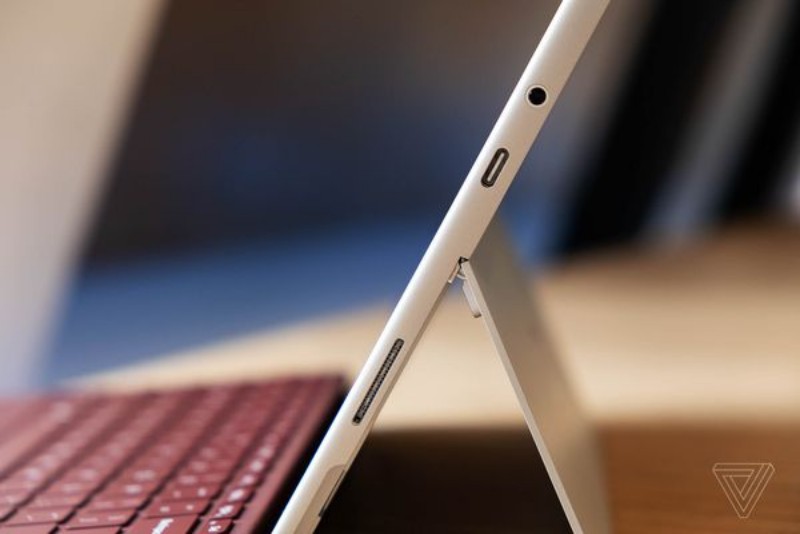 Surface Go USB Type C