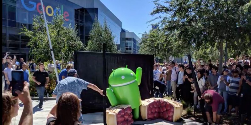 Android 9 Pie Statue