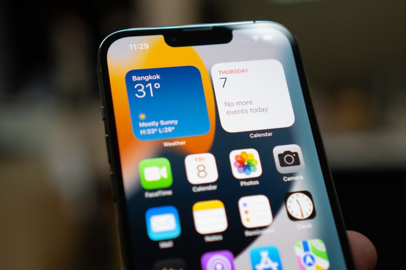 Apple เปลี่ยนแผน ยอมให้ iPhone 13 ใช้ Face ID ได้หลังเปลี่ยนหน้าจอกับร้านภายนอก Apple เปลี่ยนแผน ยอมให้ Iphone 13 ใช้ Face Id ได้หลังเปลี่ยนหน้าจอกับร้านภายนอก