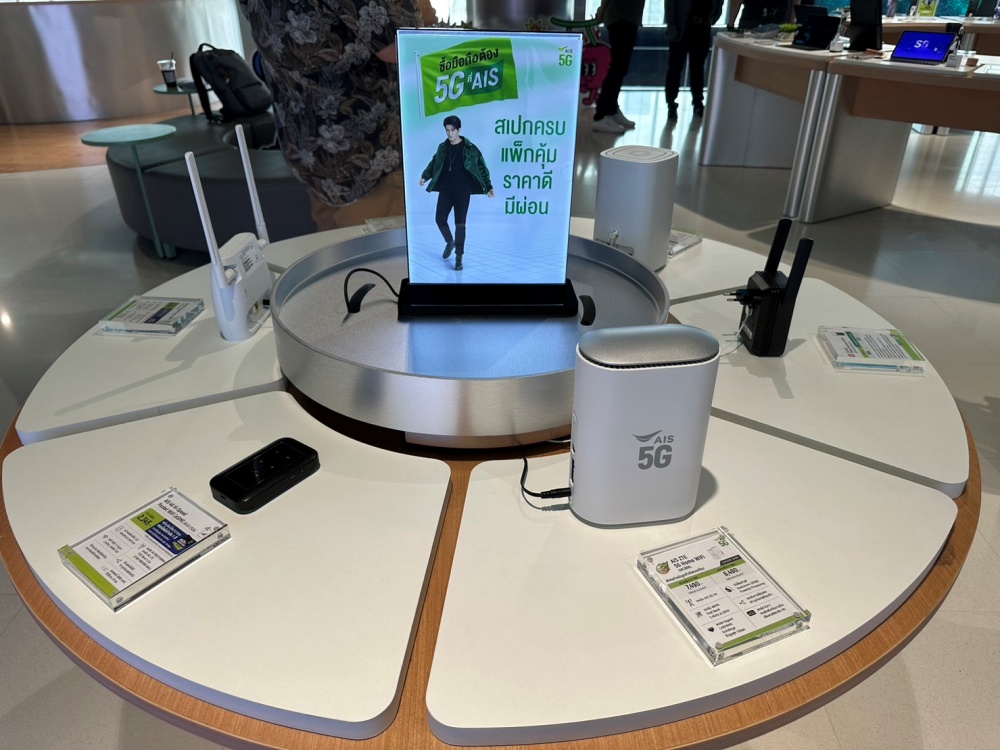 พาชม AIS Flagship Store ล่าสุด ด้วยแนวคิด AIS THE YOUNIVERSE แห่งใหม่ ...